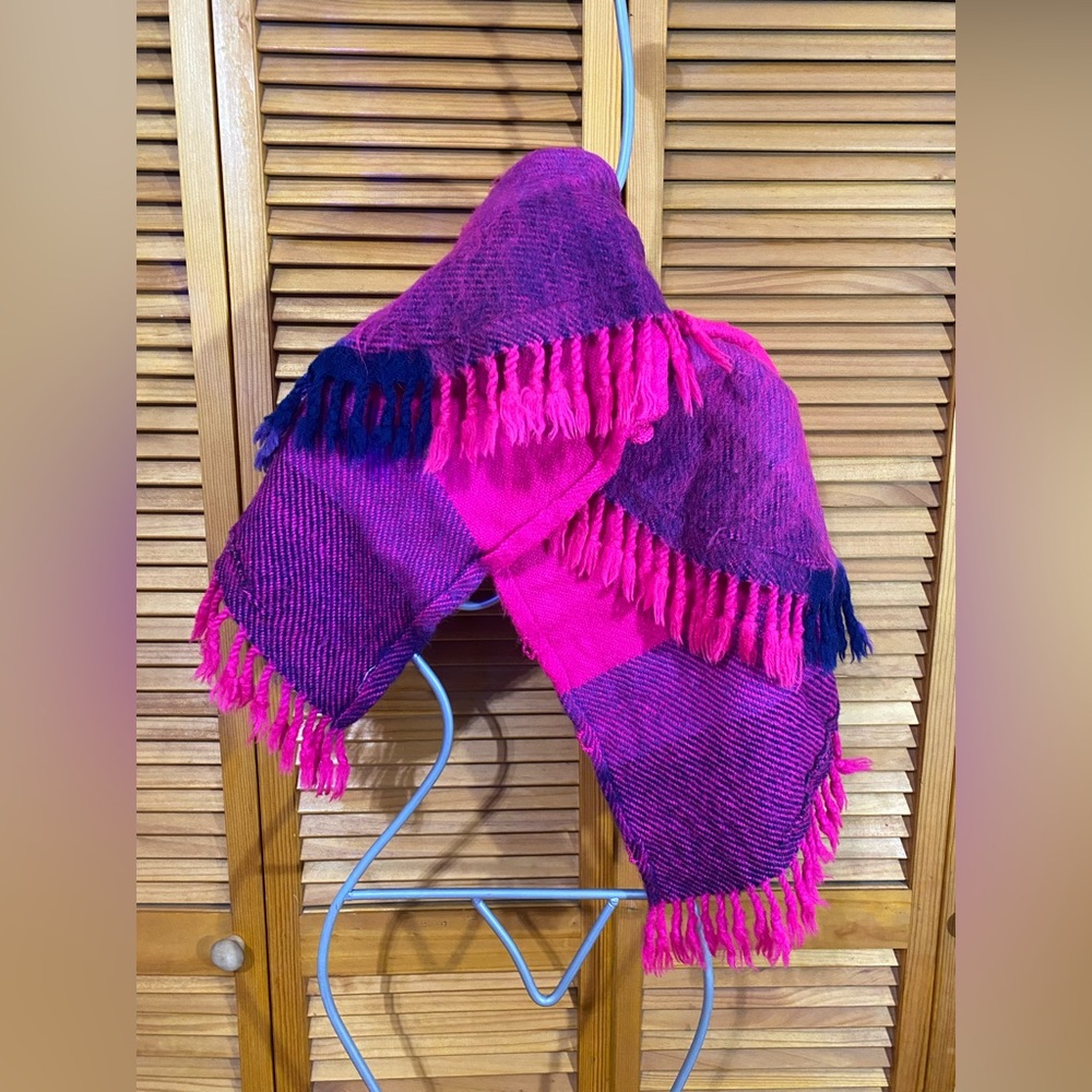 2-in-1 scarf and poncho with buttons